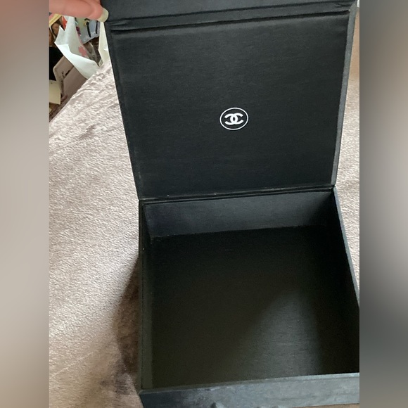 Authentic Chanel perfume box    like new - Picture 2 of 4